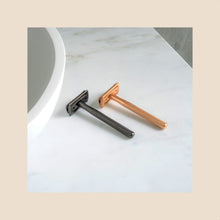 Afbeelding in Gallery-weergave laden, Smooth Operator | Safety Razor + 10 Scheermesjes
